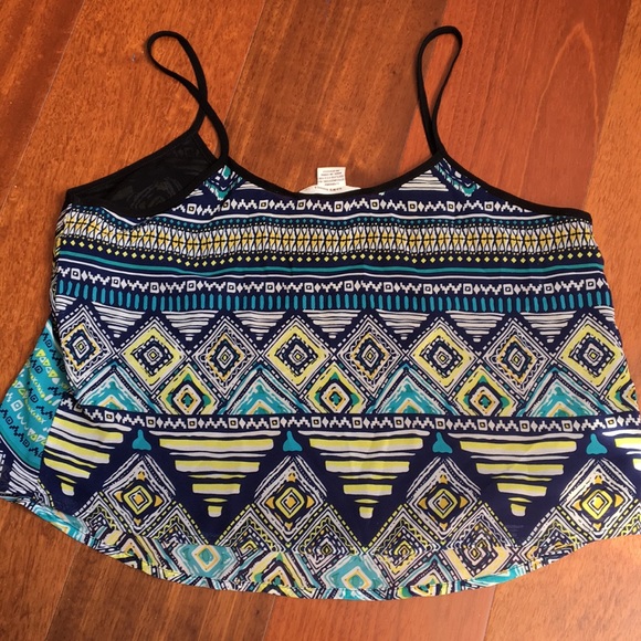 Flowy Aztec print crop top - Picture 2 of 2